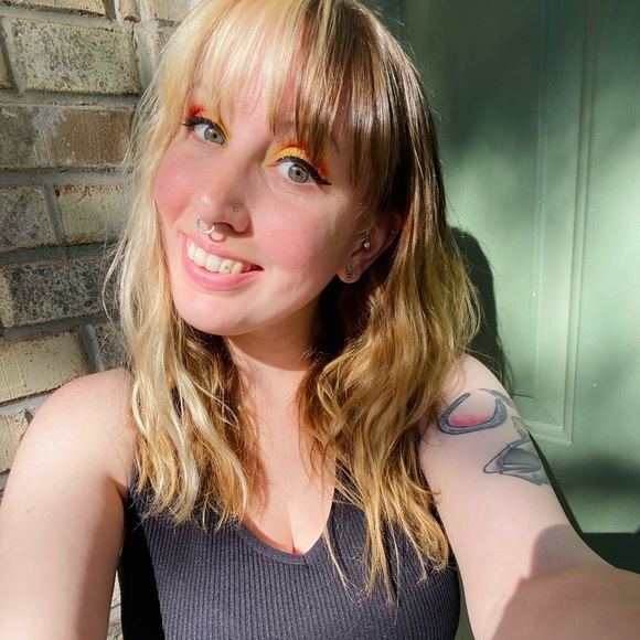 Meet your Posher, Alaetra - Picture 1 of 1